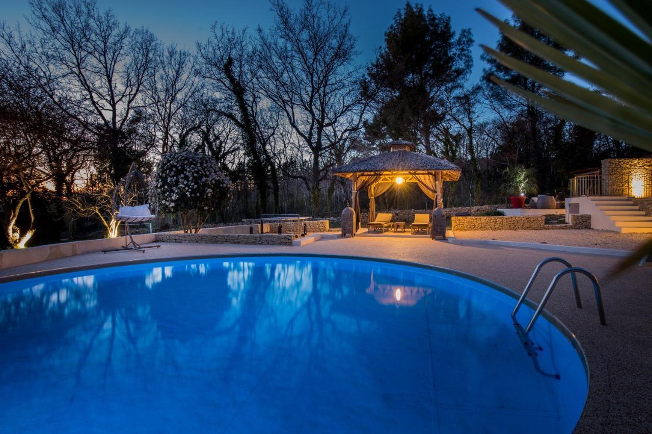 El Sama-In , Piscine Chauffee Vila LʼIsle-sur-la-Sorgue Exterior foto
